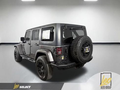 Used 2017 Jeep Wrangler Unlimited Sahara w/ Connectivity Group image 4