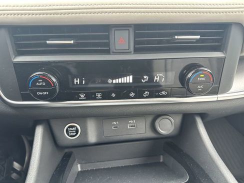 Certified 2023 Nissan Rogue SV image 17