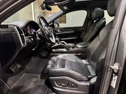 Used 2022 Porsche Cayenne GTS image 28