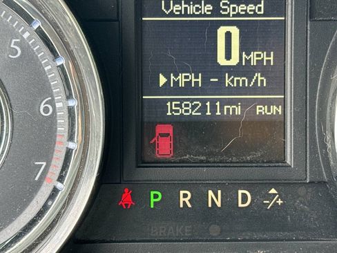 Used 2013 Chrysler Town & Country Touring FWD image 21