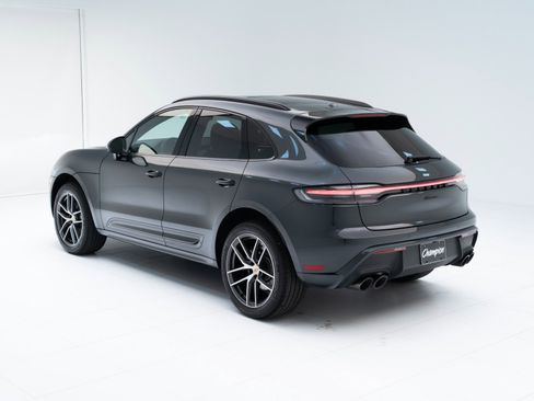 Certified 2025 Porsche Macan image 3