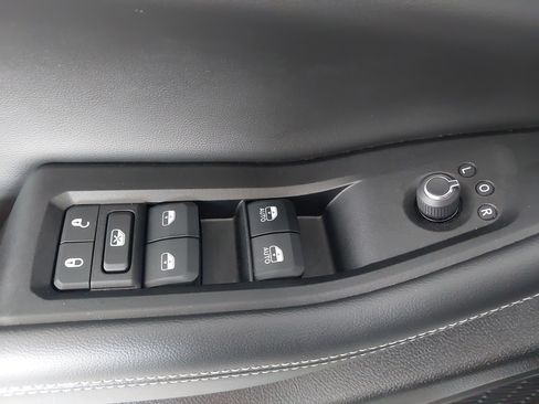 Used 2024 Jeep Grand Cherokee L Altitude AWD/4WD image 26