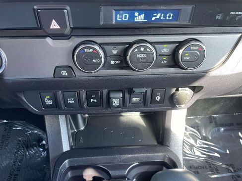 Used 2022 Toyota Tacoma TRD Sport w/ Technology Package image 35