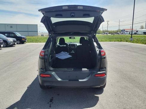 Used 2017 Jeep Cherokee Latitude w/ Safety/Convenience Group image 10