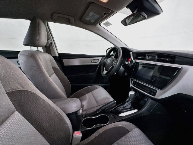 Used 2018 Toyota Corolla LE FWD image 25
