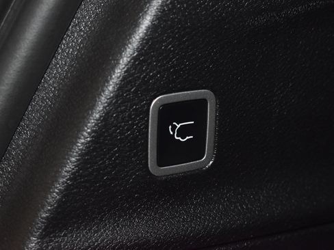 Certified 2025 Chrysler Pacifica Select FWD image 13