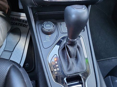 Used 2022 Jeep Cherokee Limited image 14