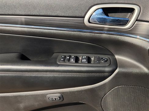 Used 2019 Jeep Grand Cherokee Limited w/ Luxury Group II image 23