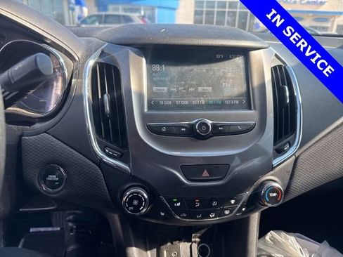 Used 2017 Chevrolet Cruze LT w/ Convenience Package image 6