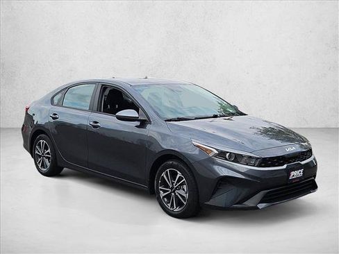 Used 2023 Kia Forte LXS FWD image 3