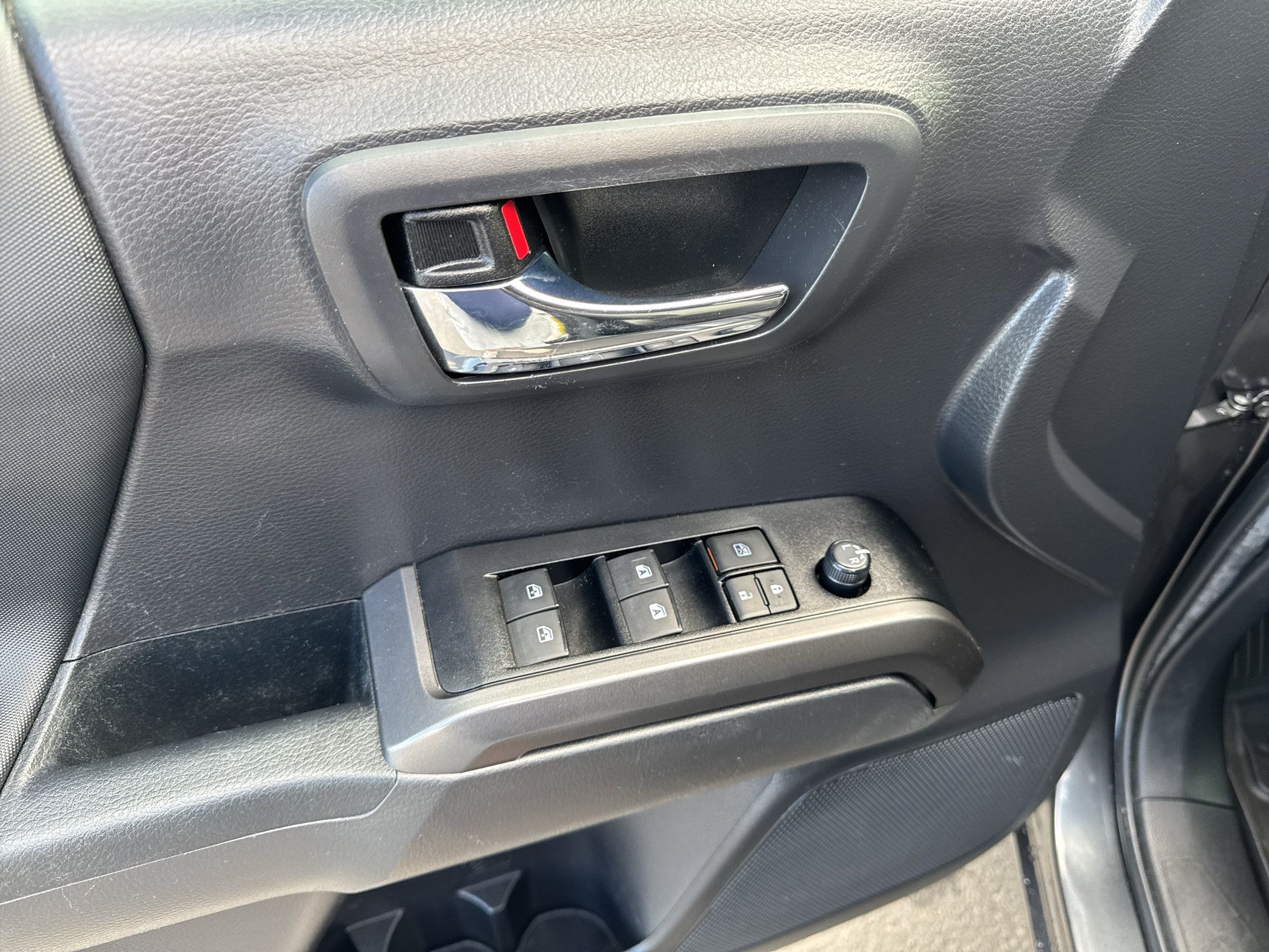 Certified 2023 Toyota Tacoma TRD Off-Road AWD/4WD image 11