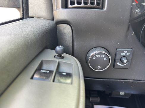 Used 2018 Chevrolet Express 2500 w/ Driver Convenience Package RWD image 12