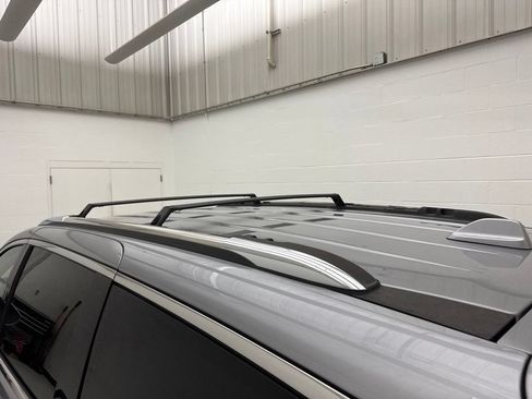 Used 2020 Chrysler Pacifica Touring-L FWD image 12
