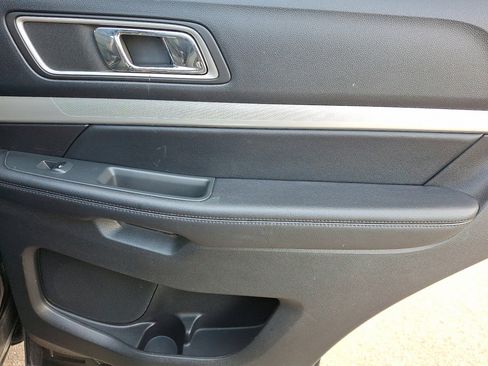 Used 2016 Ford Explorer XLT w/ Equipment Group 202A image 14