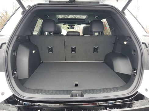 New 2026 GMC Terrain AT4 w/ Technology Package II AWD/4WD image 16