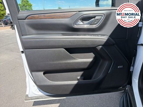 Used 2023 Chevrolet Suburban Premier AWD/4WD image 6