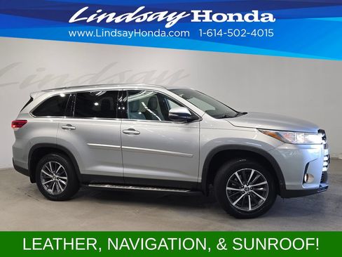 Used 2019 Toyota Highlander XLE AWD/4WD image 3
