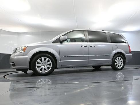 Used 2015 Chrysler Town & Country Touring FWD image 49