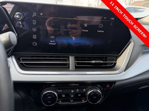 Used 2024 Chevrolet Trax LT w/ LT Convenience Package image 7