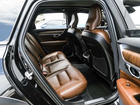 Used 2025 Volvo V90 B6 Cross Country Plus w/ Protection Package Premier AWD/4WD image 28