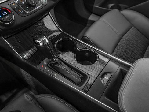 Used 2018 Chevrolet Impala LT image 23