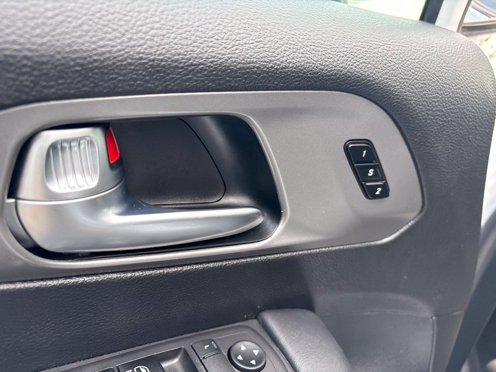 Used 2026 Chrysler Pacifica Select FWD image 20