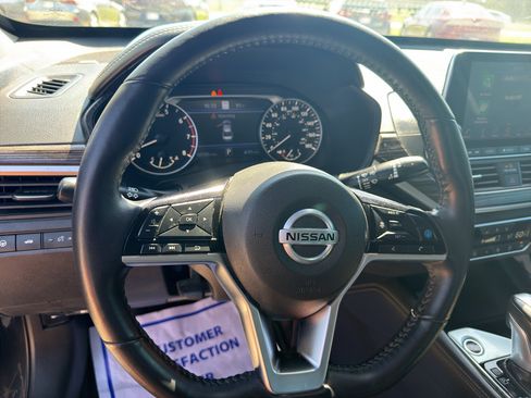 Used 2020 Nissan Altima 2.0 Platinum FWD image 9