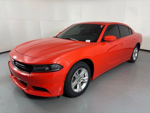 Used 2021 Dodge Charger SXT image 4