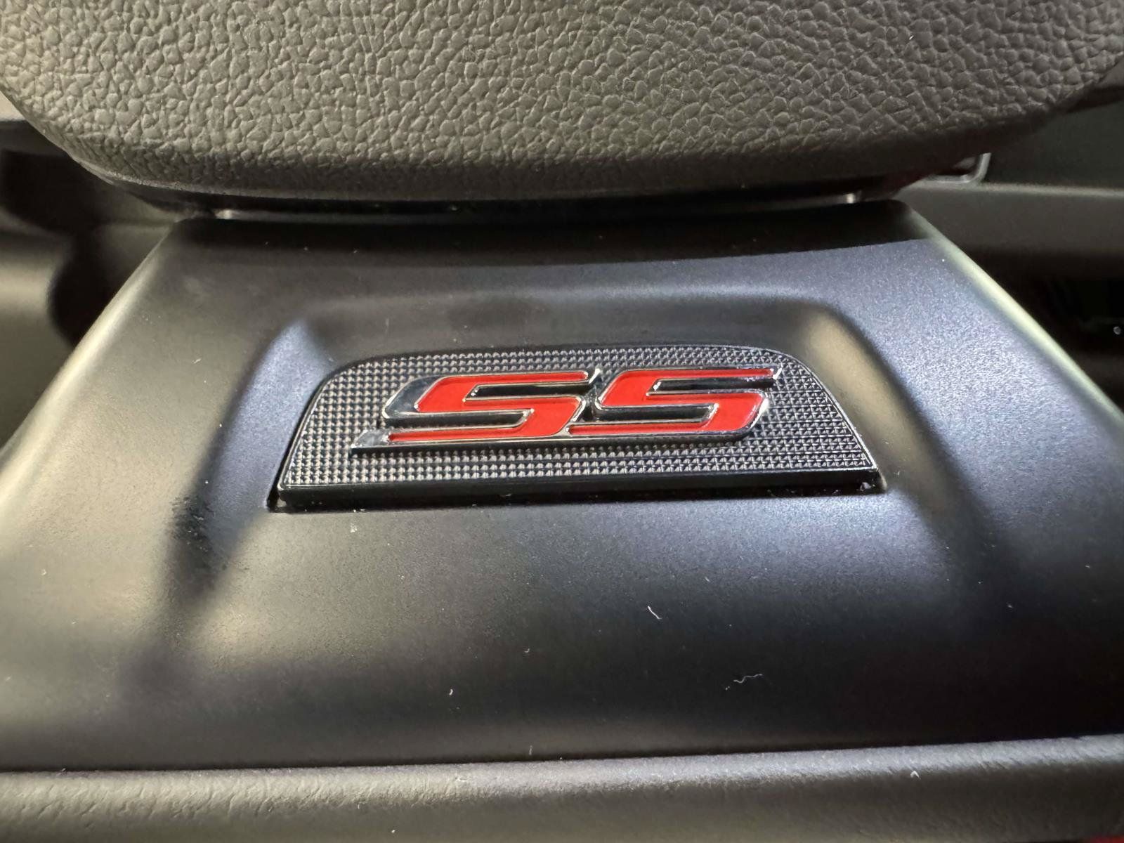 Used 2022 Chevrolet Camaro SS w/ LPO, Ground Effects Package RWD image 27