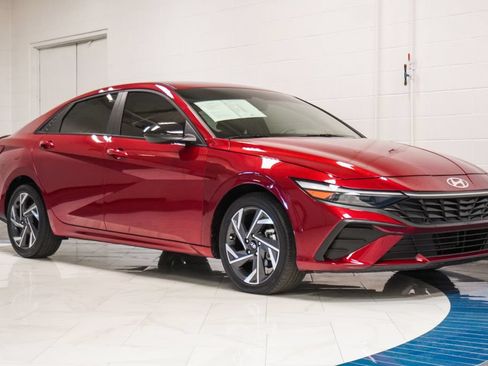 Used 2025 Hyundai Elantra Sport FWD image 5