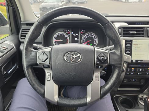 Used 2024 Toyota 4Runner Limited AWD/4WD image 18