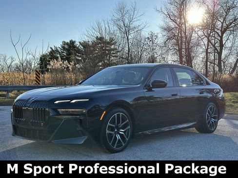 Certified 2023 BMW 760i xDrive image 5