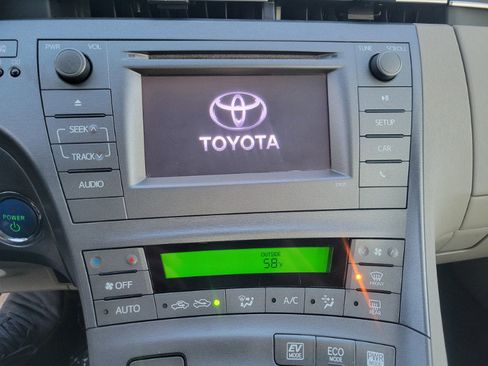 Used 2015 Toyota Prius Two image 31