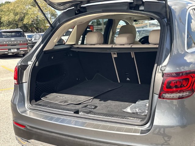 Used 2022 Mercedes-Benz GLC 300 image 11