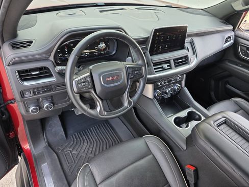 Used 2024 GMC Yukon SLT w/ SLT Luxury Package image 12