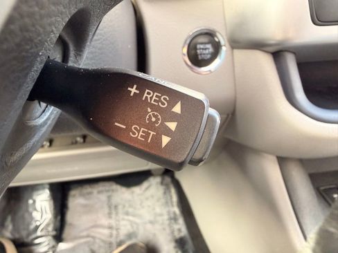 Used 2014 Toyota Highlander XLE image 19