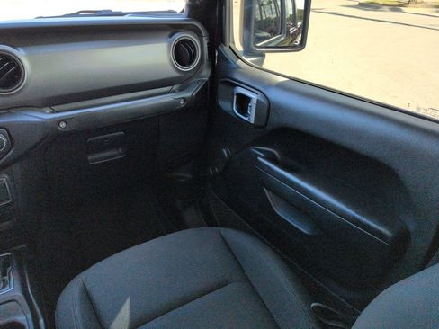 Used 2023 Jeep Gladiator Sport AWD/4WD image 15