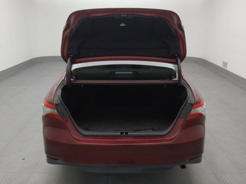 Used 2018 Toyota Camry LE image 29