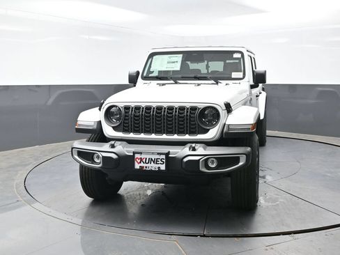 New 2026 Jeep Gladiator Sport AWD/4WD image 4