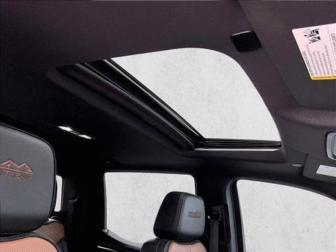 Used 2024 Chevrolet Silverado 1500 High Country image 17