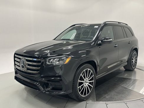 Used 2025 Mercedes-Benz GLS 450 4MATIC image 3