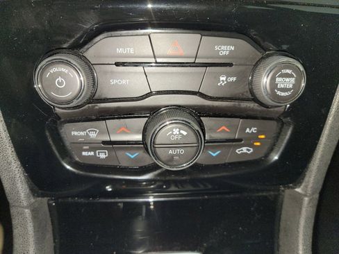 Used 2019 Chrysler 300 S image 21