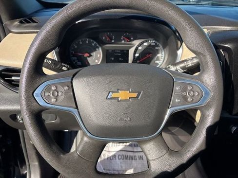 Used 2022 Chevrolet Traverse LS image 16