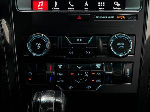 Used 2018 Ford Explorer XLT w/ Equipment Group 201A AWD/4WD image 24