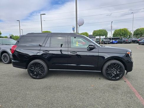 New 2027 Ford Expedition Platinum w/ Stealth Performance Package AWD/4WD image 4