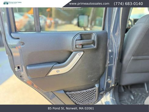 Used 2016 Jeep Wrangler Unlimited Sahara w/ Dual Top Group AWD/4WD image 25