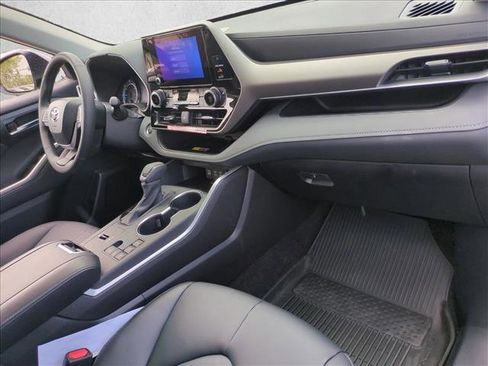 Certified 2026 Toyota Highlander XLE AWD/4WD image 24