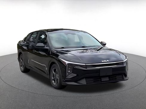 Used 2025 Kia K4 LXS image 3