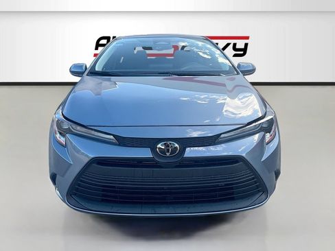 Used 2025 Toyota Corolla LE FWD image 2