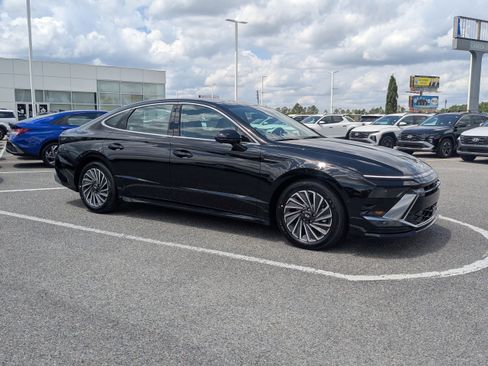 New 2025 Hyundai Sonata Limited FWD image 2